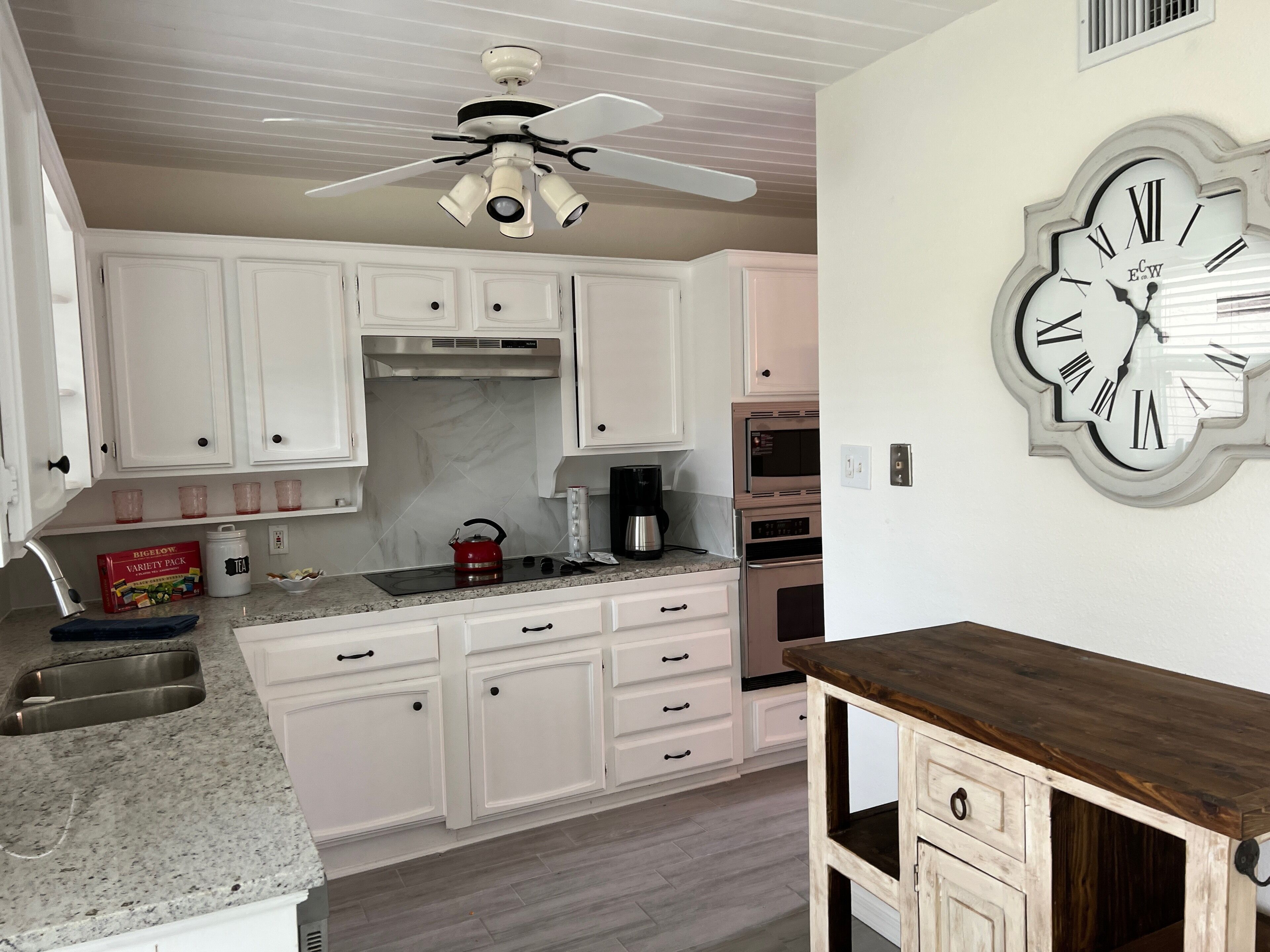 Spacious 3BD 2.5BA FreeWiFi Parking 3.4 miles to AT&T Stadium, 17 mi to DFW Intl