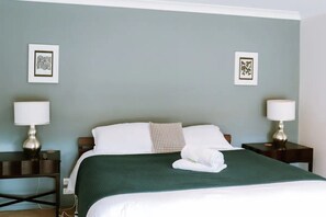 4 bedrooms, desk, iron/ironing board, travel cot