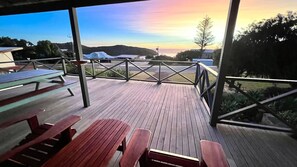 تناول الطعام بالخارج