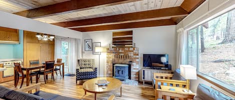 TV, DVD-spiller og bøker