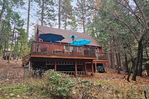 Exterior - Dog-friendly retreat with fast WiFi, furnished deck, gas grill, & fire table (Arnold)