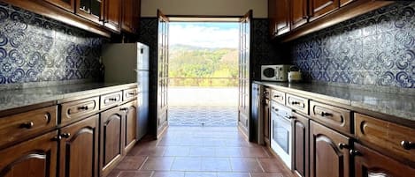 Horno, parrilla de estufa y lavavajillas