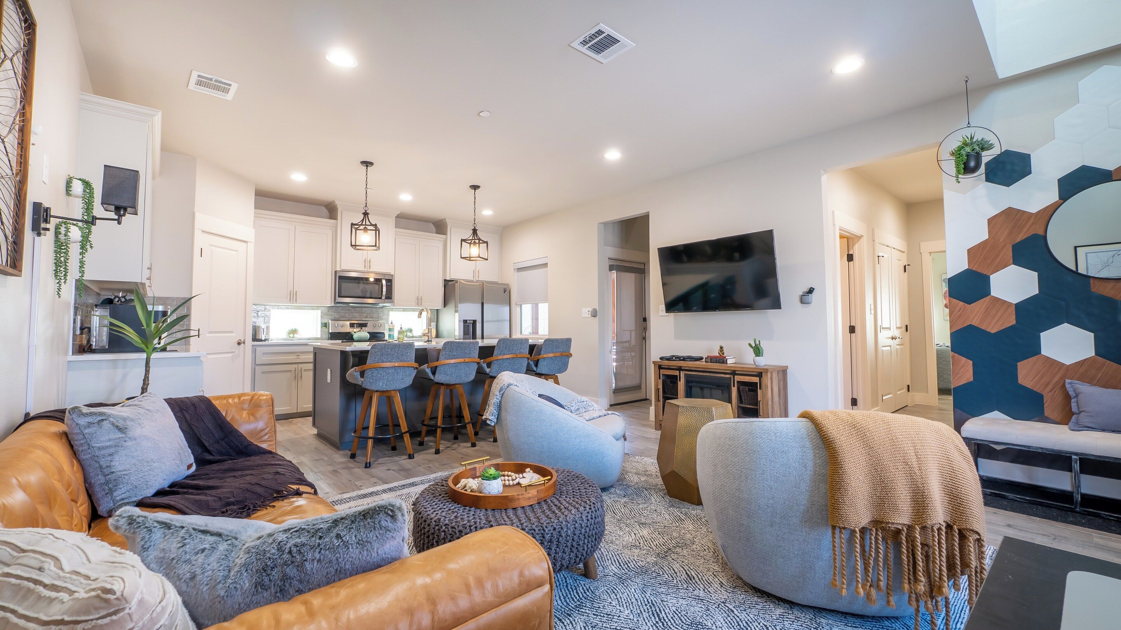 Smart TV, fireplace, computer monitors