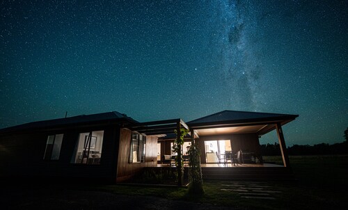 AROONA FLATS  -  Modern Home On Acerage With Private River Frontage