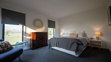 4 bedrooms, iron/ironing board, free WiFi, bed sheets