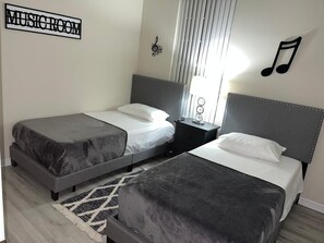 5 habitaciones, escritorio, tabla de planchar con plancha y wifi gratis 