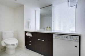 Executive Double Room | In-room safe, desk, laptop workspace, blackout curtains - Somerset Ginza East Tokyo (Tokyo)