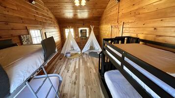 5 bedrooms, desk, iron/ironing board, travel cot