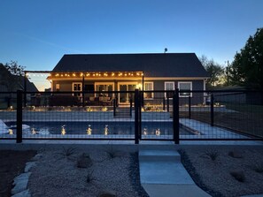 Exterior - Blue Moon PK  4/3 home in Hells Gate, Water Access w POOL & Hot Tub (Strawn)