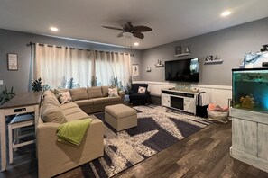 Smart TV, fireplace