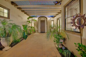 المنشأة من الداخل