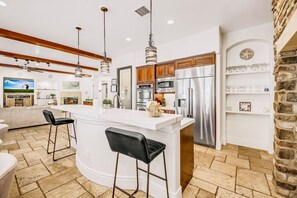 冰箱、微波炉、烤箱、炉灶