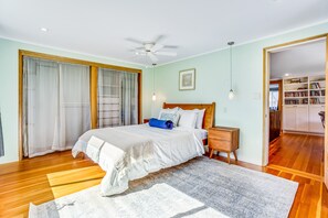 3 bedrooms, iron/ironing board, internet, bed sheets