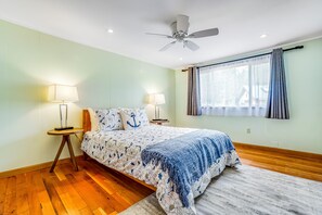 3 bedrooms, iron/ironing board, Internet, bed sheets