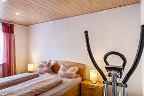 2 slaapkamers, een strijkplank/strijkijzer, gratis wifi, beddengoed