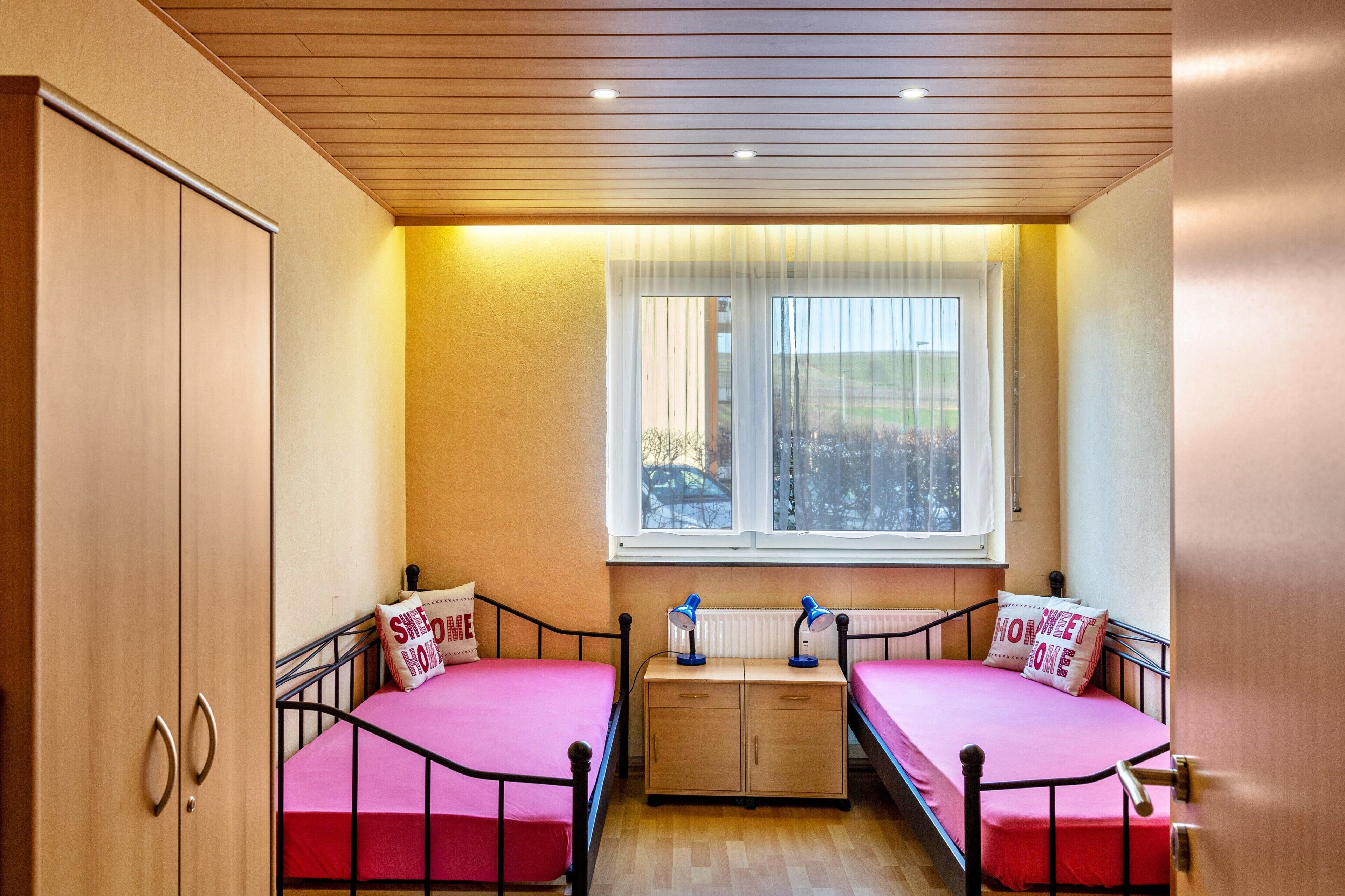 2 quartos, ferros/tábuas de passar roupa, Wi-Fi de cortesia