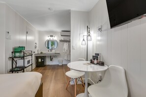 15 chambres, fer et planche à repasser, accès à Internet