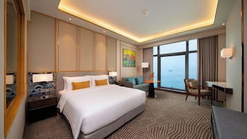 Premium bedding, in-room safe, desk, laptop workspace