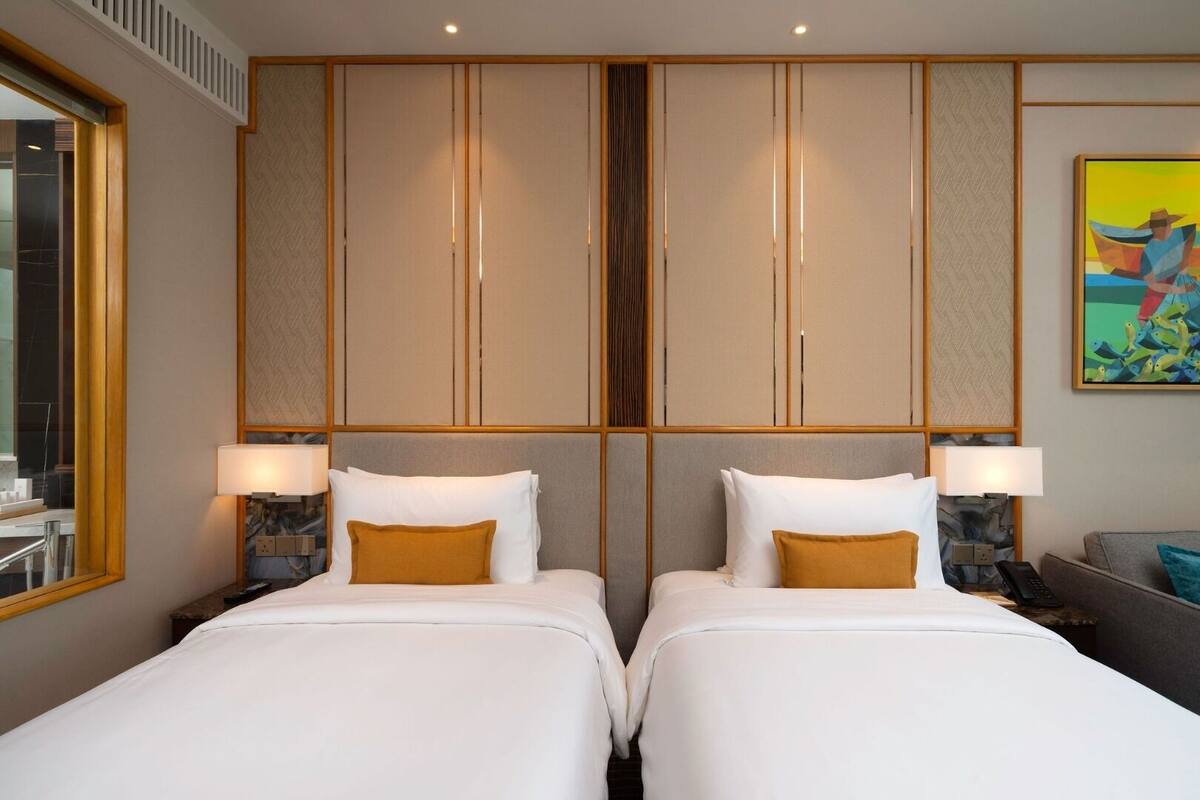 Deluxe Twin Room | Premium bedding, in-room safe, desk, laptop workspace