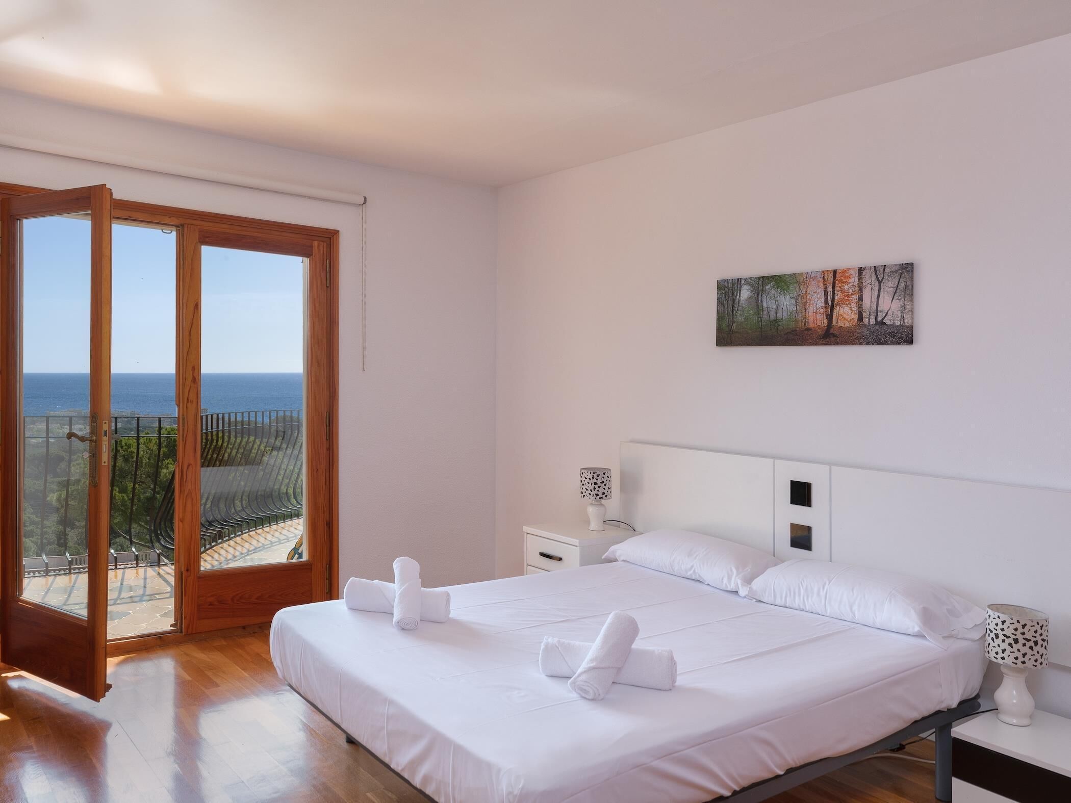 7 bedrooms, iron/ironing board, internet, bed sheets