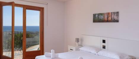 7 bedrooms, iron/ironing board, internet, bed sheets