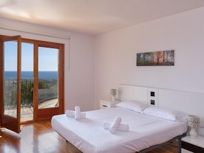 7 bedrooms, iron/ironing board, Internet, bed sheets