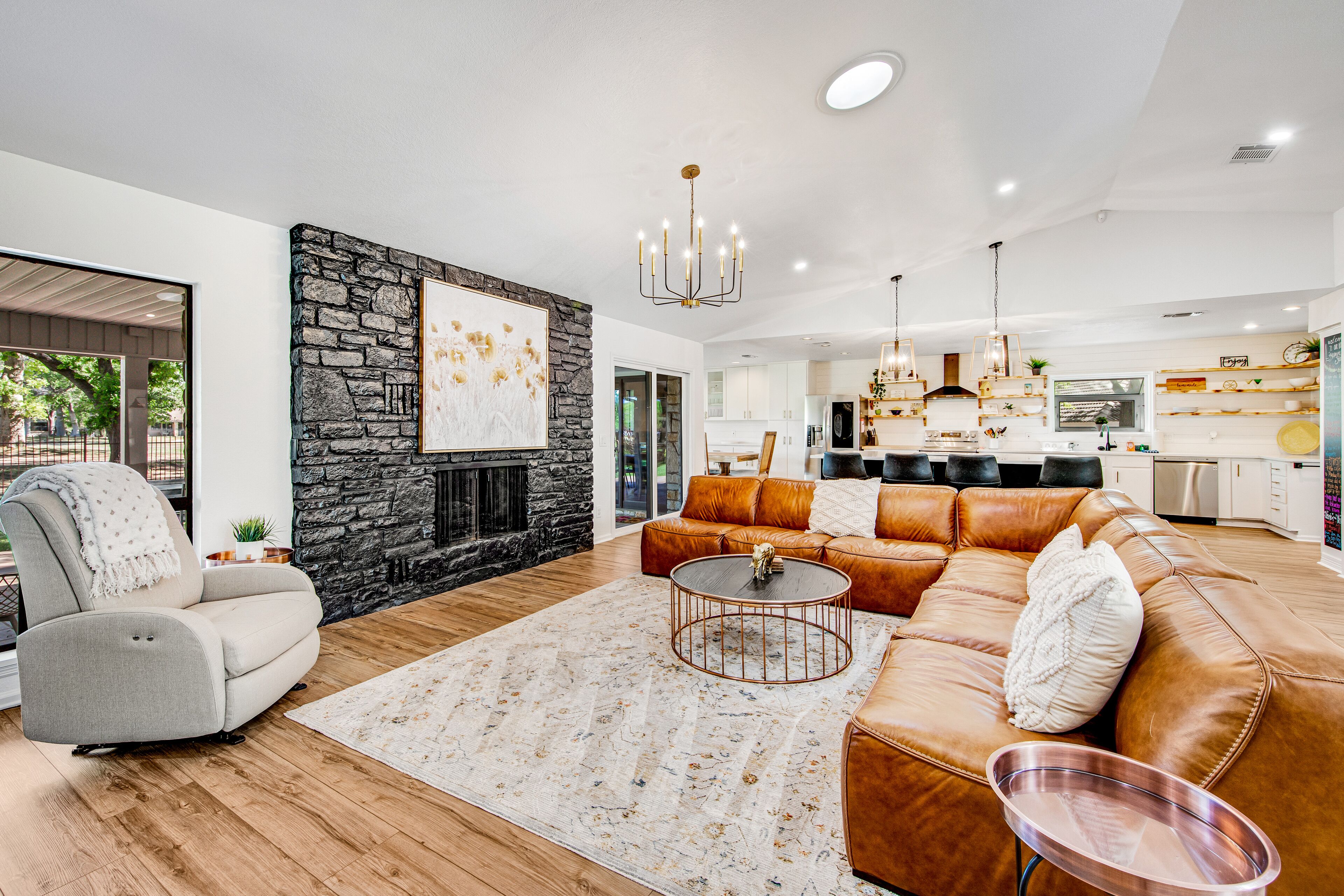 Spacious & elegant haven with huge yard, updated interior, AC, & fast WiFi