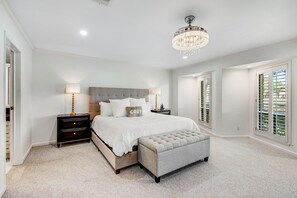4 habitaciones, tabla de planchar con plancha, wifi y ropa de cama