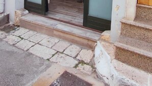 An entrance with a glass door, a small indoor seating area, and a staircase leading up. - La Maison Petite, Le Piccole Case Bianche (Ostuni)