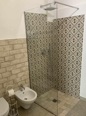 Shower, bidet - biancostuni66, Le Piccole Case Bianche (Ostuni)