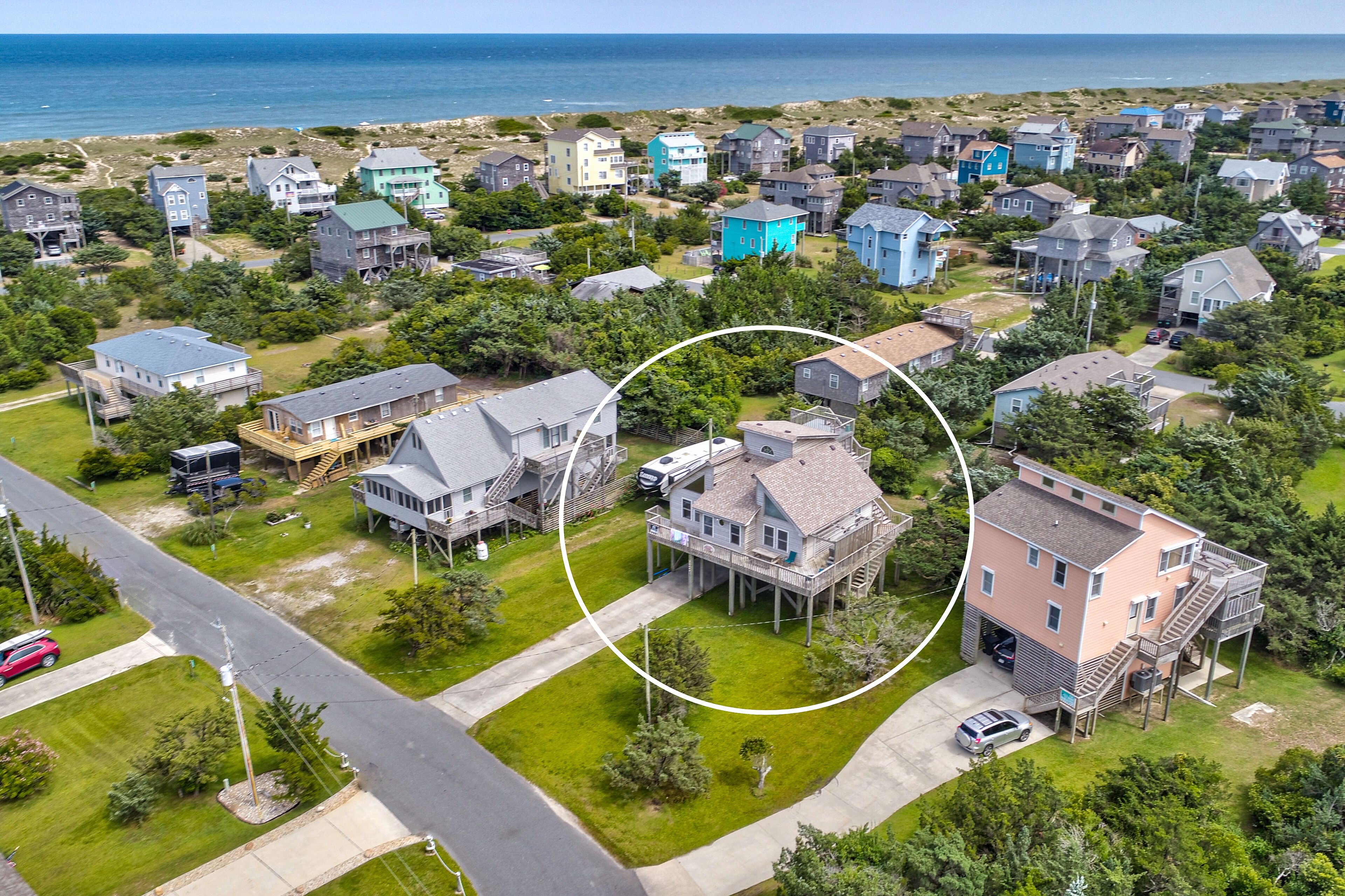 Delightful home near the beach & town with pool & private hot tub - dog-friendly