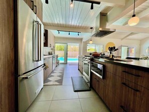 Fridge, microwave, oven, stovetop - Stunning Tamarisk Designer Home (Rancho Mirage)