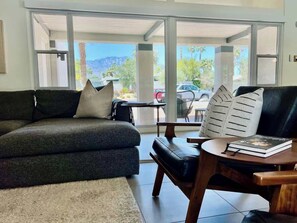 Smart TV, fireplace, books, stereo - Stunning Tamarisk Designer Home (Rancho Mirage)