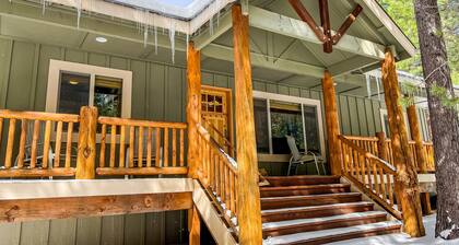 Dog-friendly home with central AC, fireplace, WiFi, washer/dryer