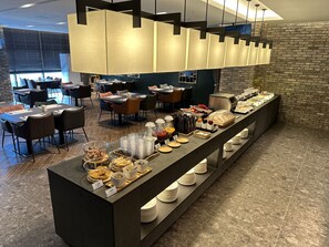 Sarapan Eropah dengan fi pada hari minggu 