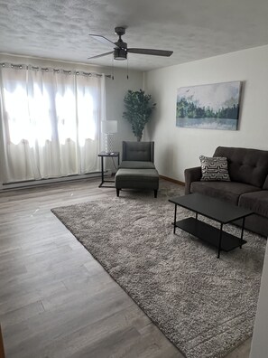 Smart TV - Duplex overlooking Rock River (Byron)