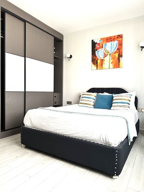 2 Schlafzimmer, Schreibtisch, Bügeleisen/Bügelbrett, kostenloses WLAN