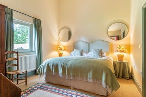 6 makuuhuonetta, allergiatestatut vuodevaatteet, työpöytä