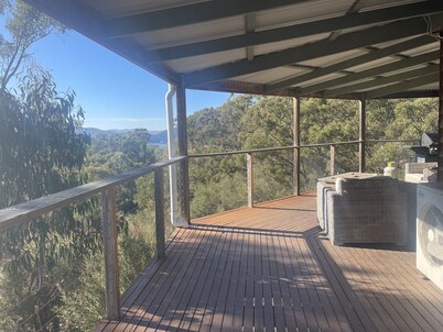 Private paradise with lake view (pet friendly)