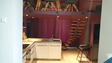 Fridge, oven, stovetop, dishwasher