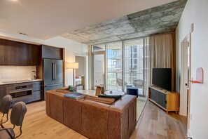 TV, bordtennis og bøker