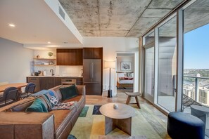 TV, bordtennis og bøker