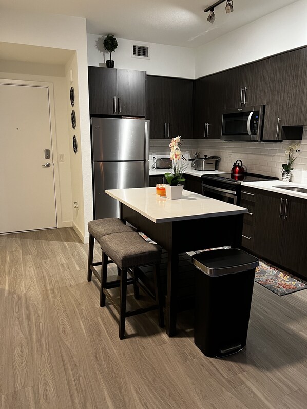 Microwave, dishwasher, cookware/dishes/utensils