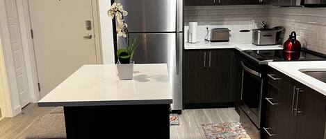 Microwave, dishwasher, cookware/dishes/utensils