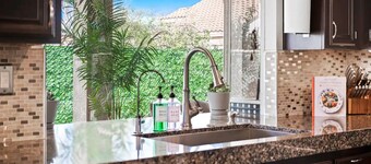 Family friendly home with pool, pool table, games, arcades and equipped kitchen