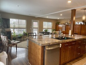 Interior - Downtown Scenic View (Palmer)