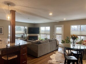 Living area - Downtown Scenic View (Palmer)