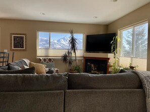 Living area - Downtown Scenic View (Palmer)