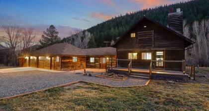 Cabin by North Clear Creek. Private Hot Tub. Pets