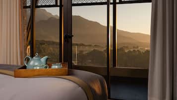 Premium bedding, pillow-top beds, minibar, in-room safe